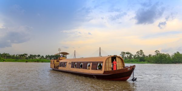 Song Xanh Sampan overview